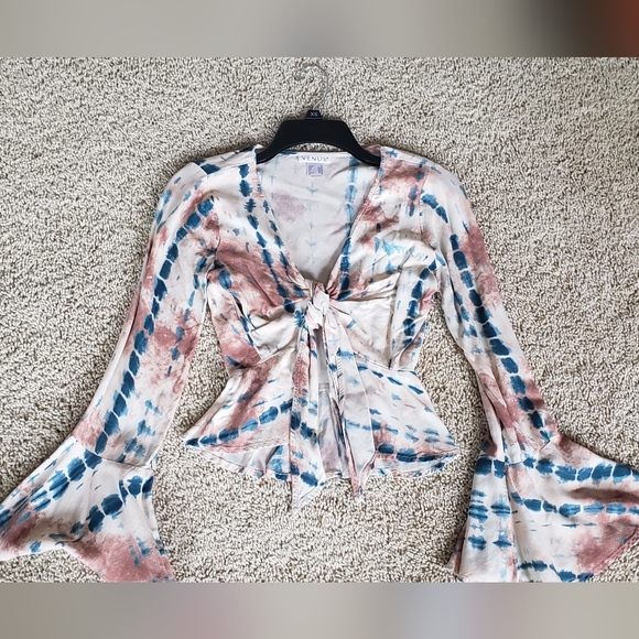 3 Venus Tops XS - Picture 2 of 3